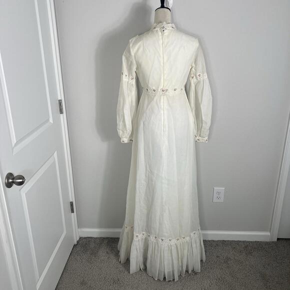 Vintage 1970's Wedding Dress White Pink Rose Details Prairie Cottage Modest - Picture 12 of 15